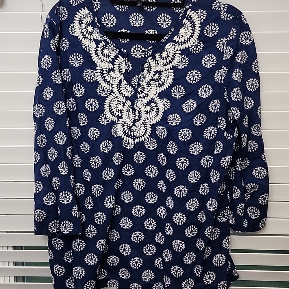 Talbots Blue & White Embroidered Lightweight Floral Blouse Size XL - Picture 1 of 8